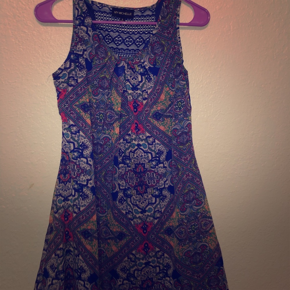 Simple and cute dress.